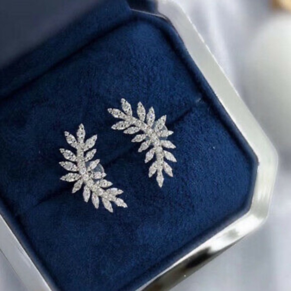 New Sterling silver Diamond Earrings - Picture 2 of 6